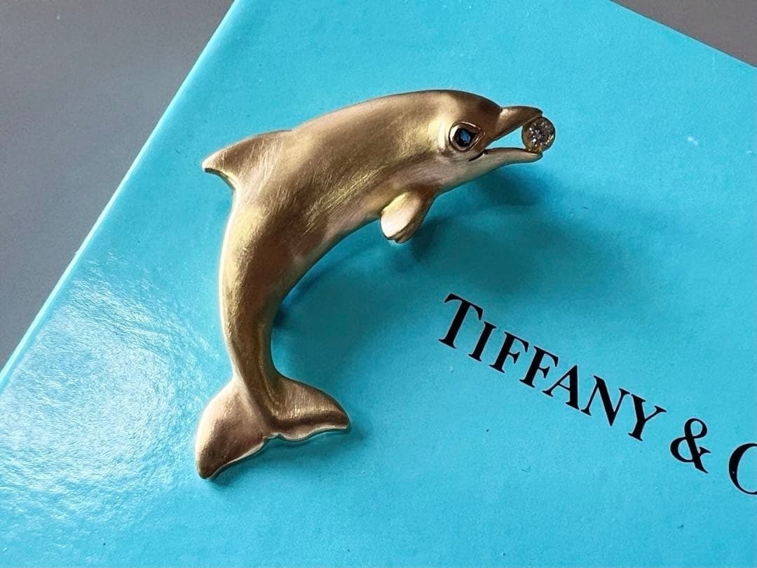 Vintage Tiffany & Co 18k Yellow Gold Diamond Sapphire Dolphin Brooch withBox Tag: Vintage Tiffany & Co 18k Yellow Gold Diamond Sapphire Dolphin Brooch withBox Tag Item Specifics: Number Of Diamonds: 1 Shape: Dolphin Occasion: Anniversary Birthday Christening Christmas
