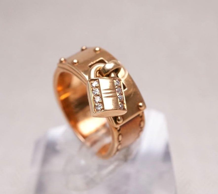 Hermes Kelly Cadena Padlock Charm Diamond 18k Solid Gold Vintage EU54 Rare: Hermes Kelly Cadena Padlock Charm Diamond 18k Solid Gold Vintage EU54 Rare Item Specifics: Shape: Round Main Stone Creation: Natural Occasion: Anniversary Birthday Christmas Engagement Graduation