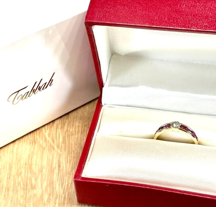 Tabbah 18k gold ruby diamond ring yellow polished with box: Tabbah 18k gold ruby diamond ring yellow polished with box Item Specifics: Materials Sourced From: Lebanon Shape: Round Occasion: Anniversary Birthday Christmas Engagement Graduation Mother"s Day