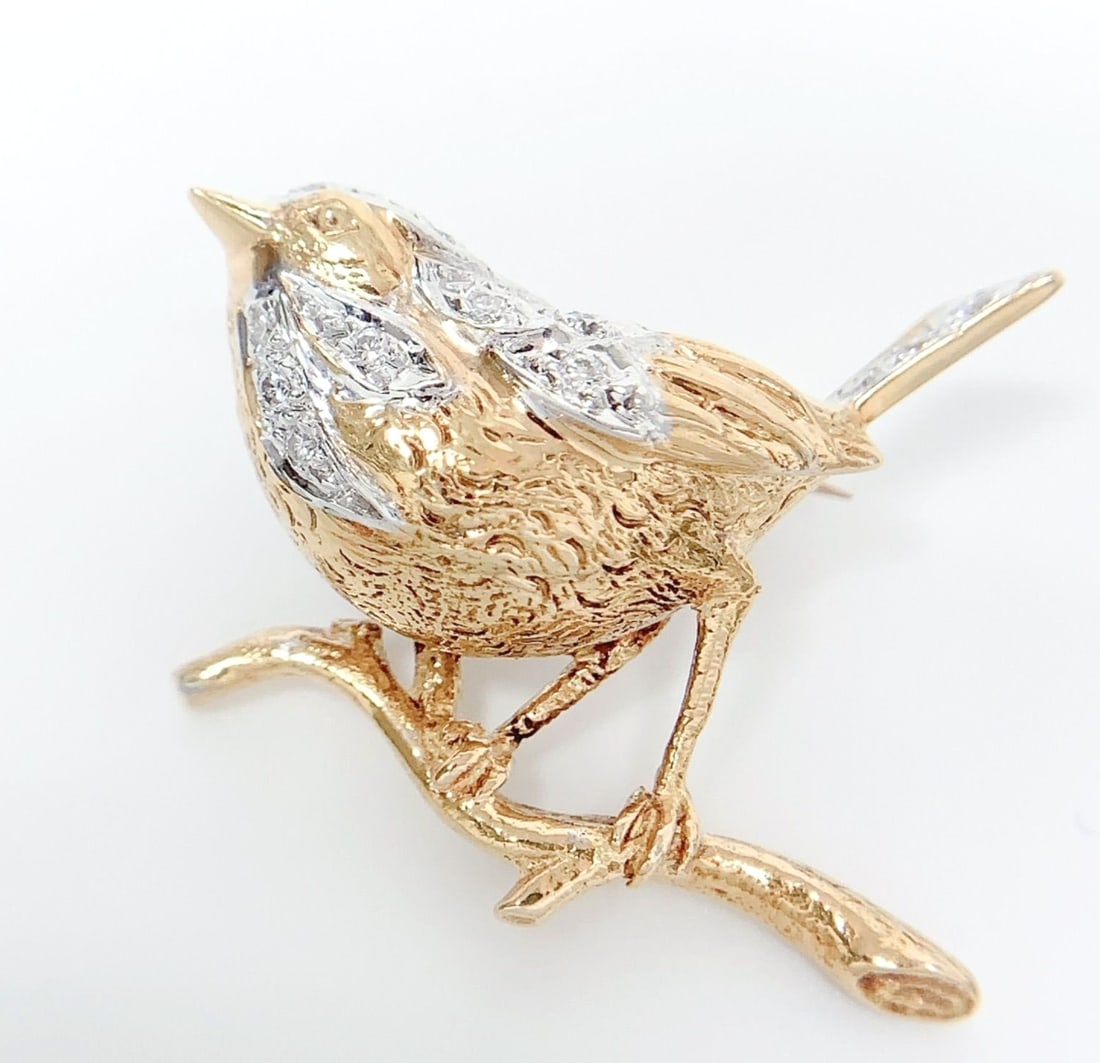 E. Wolfe & Co Bird on a Branch Diamond 18k Yellow White Gold Animal Brooch: E. Wolfe & Co Bird on a Branch Diamond 18k Yellow White Gold Animal Brooch Item Specifics: Shape: Bird Main Stone Creation: Natural Occasion: Anniversary Birthday Christening Christmas