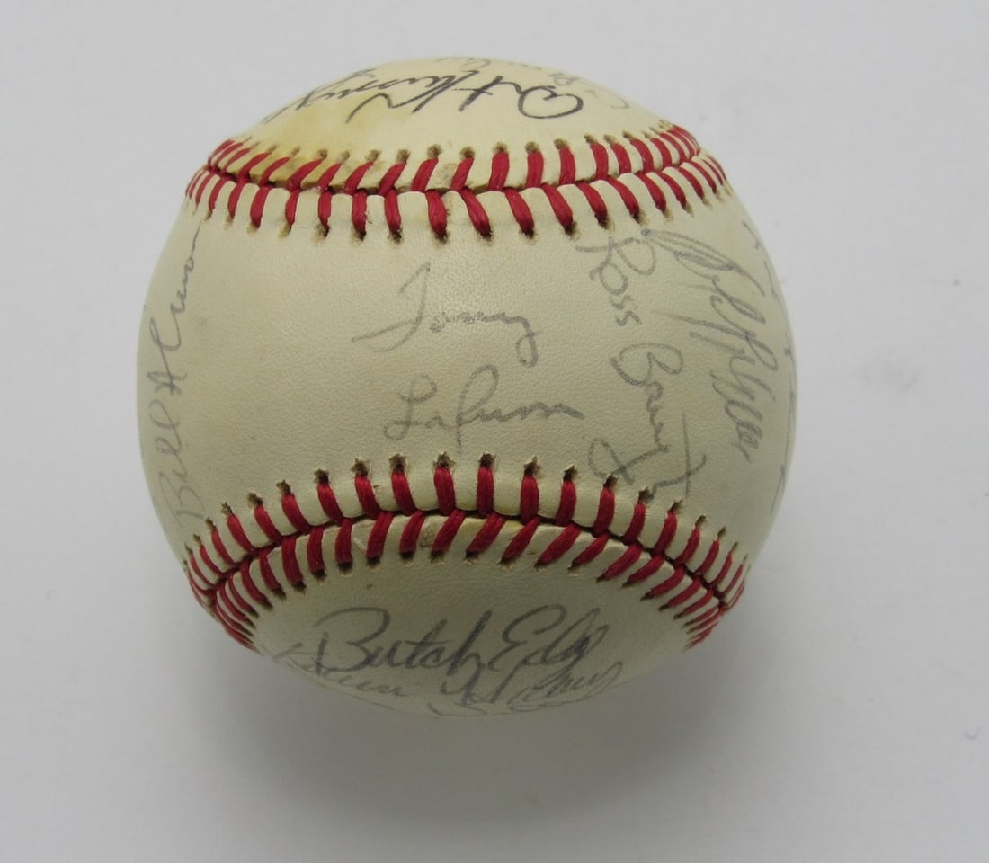 1982 Chicago White Sox Team Multi-Signed/ Auto (21) OAL Baseball LaRussa 196367: 1982 Chicago White Sox Team Multi-Signed/ Auto (21) OAL Baseball LaRussa 196367 This 1982 Chicago White Sox Team Multi-Signed Baseball features the signatures of 21 players, including LaRussa. The