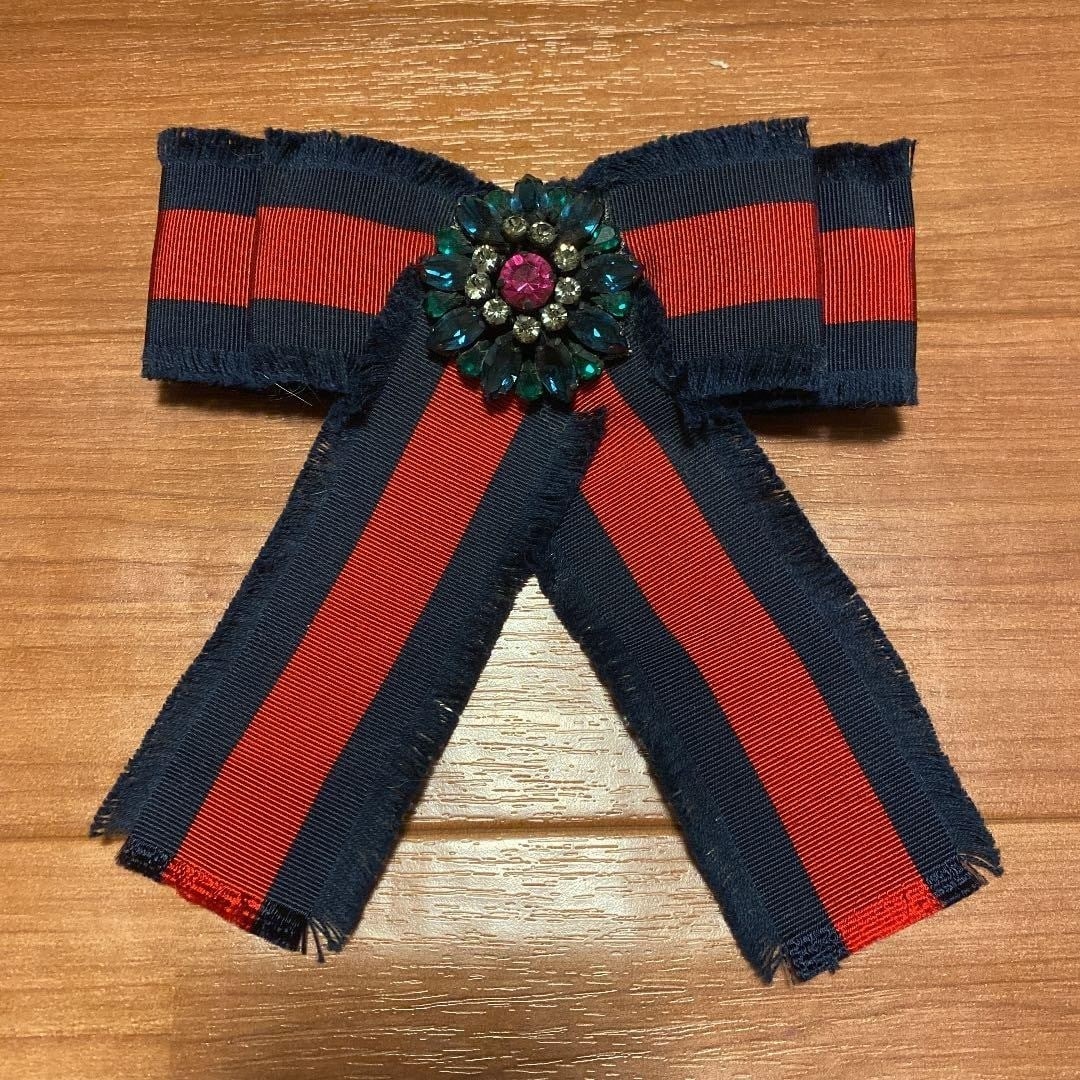 Navy and red ribbon pin brooch bijou with excellent condition (1 of 5)