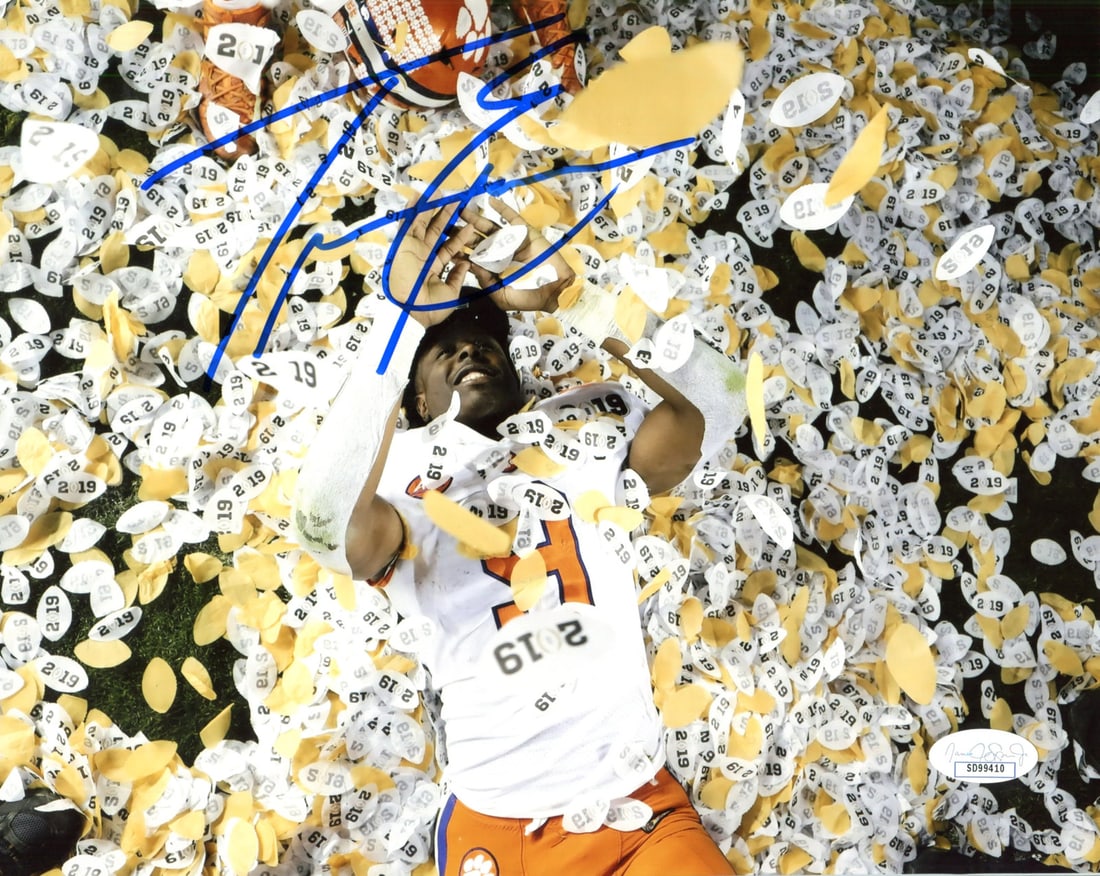 Etienne Travis Autographed Photo 8x10 By Jsa: Etienne Travis Autographed Photo 8x10 By Jsa Etienne Travis, the talented running back for the Jacksonville Jaguars, has signed an 8x10 photo in blue sharpie. This authentic item comes with a COA from