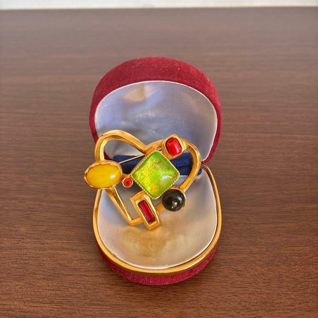 Christian Lacroix Vintage Elegant Designer Collectible Authentic Jewelry Brooch: Christian Lacroix Vintage Elegant Designer Collectible Authentic Jewelry Brooch Item Specifics: Brand: Christian Lacroix Color: Multi-Color Style: Elegant Vintage Original/Reproduction: Original