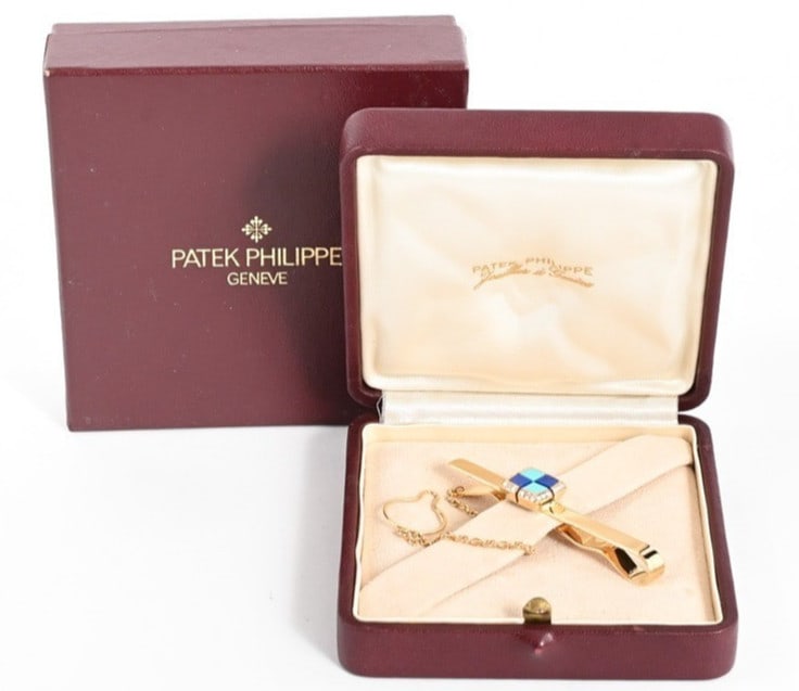 Patek Philippe Lapis Lazuli Turquoise 18k Yellow Gold Tie Pin Tie Clip with Box: Patek Philippe Lapis Lazuli Turquoise 18k Yellow Gold Tie Pin Tie Clip with Box Item Specifics: Shape: Square Main Stone Creation: Natural Occasion: Anniversary Birthday Christening Christmas