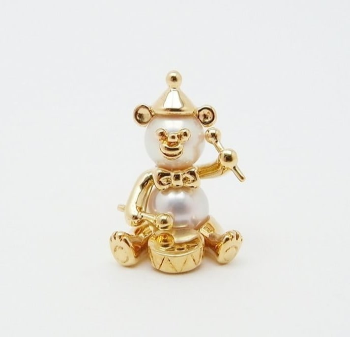Mikimoto Akoya Pearl Drummer Bear 18k Yellow Gold Animal Signed Pin Brooch: Mikimoto Akoya Pearl Drummer Bear 18k Yellow Gold Animal Signed Pin Brooch Item Specifics: Materials Sourced From: Japan Shape: Bear Occasion: Anniversary Birthday Christening Christmas Confirmation/C