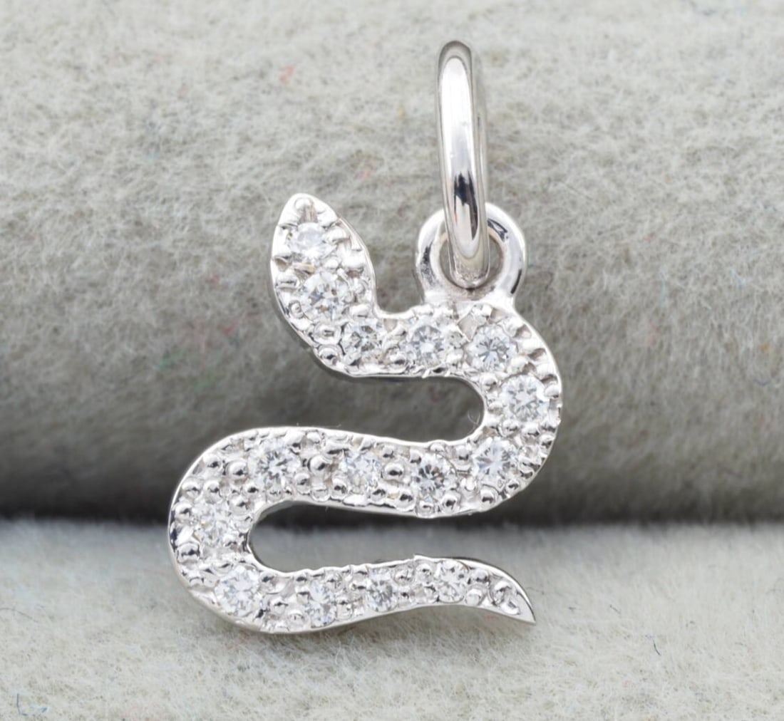Snake Pendant Necklace DoDo 18k Gold Pomellato Animal Jewelry Diamond Charm: Snake Pendant Necklace DoDo 18k Gold Pomellato Animal Jewelry Diamond Charm Item Specifics: Pendant Shape: Snake Main Stone Creation: Natural Occasion: Anniversary Birthday Christening Christmas Confi
