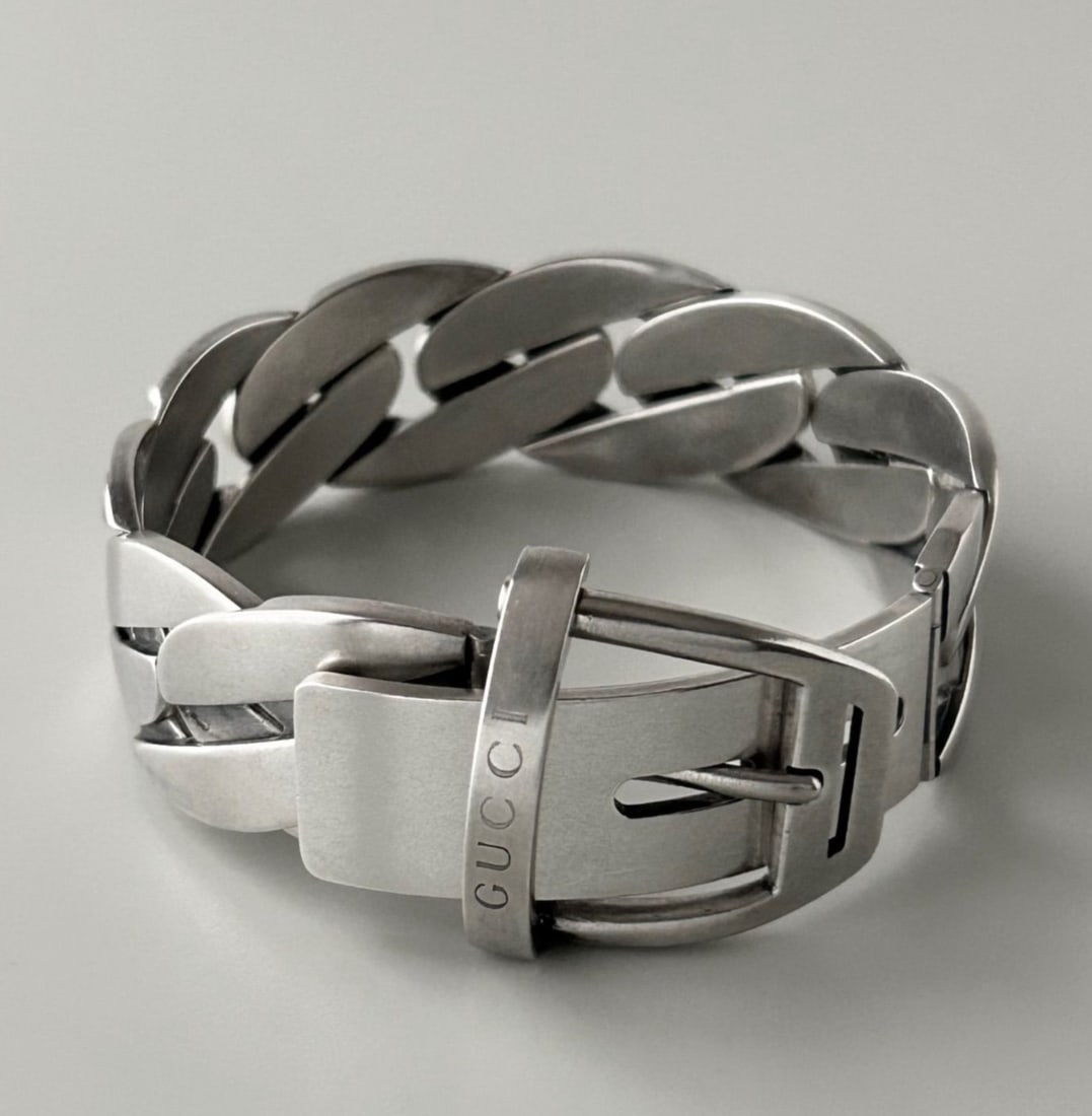 Rare Silver Buckle Bangle Belt Gucci Wide: Rare Silver Buckle Bangle Belt Gucci Wide Item Specifics: Brand: Gucci Type: Bracelet Metal Purity: 925 Color: Silver Style: Bangle Base Metal: Sterling Silver Metal: Sterling Silver Materials Sourced