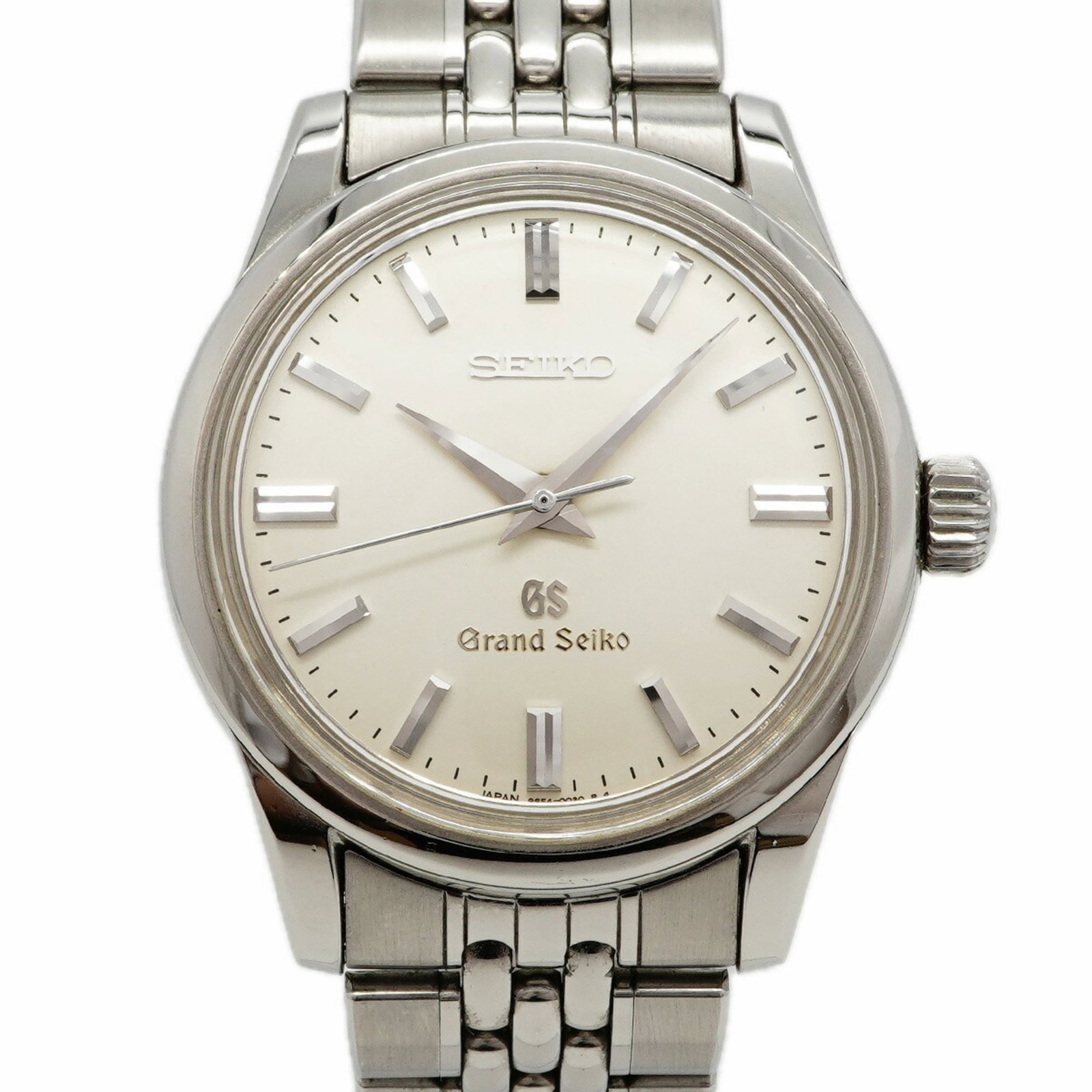 Wristwatch by Seiko: Wristwatch by Seiko Stainless steel band adds durability to this silver dial Seiko wristwatch, measuring 37mm in diameter. The watch features a classic design with a case size of 17cm, suitable for wr