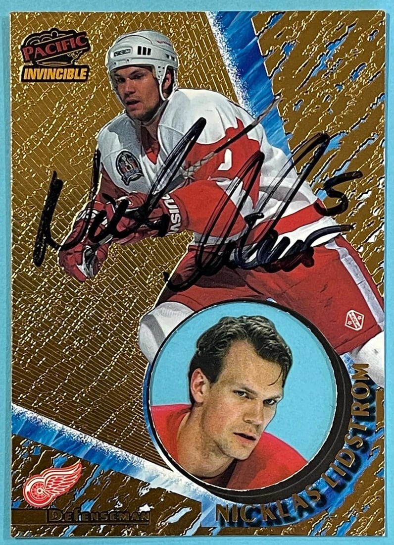 Lidstrom Nicklas Autographed Card 1997-98 Invincible Pinnacle #49: Lidstrom Nicklas Autographed Card 1997-98 Invincible Pinnacle #49 Signed across the front in black sharpie, this 1997-98 Pinnacle Invincible card #49 bears the mark of NHL legend Nicklas Lidstrom. A