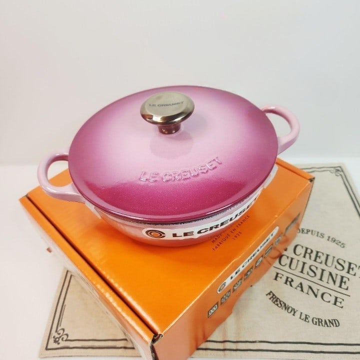 Marmite 18 Berry 7in Dutch oven pot cast iron copper knob rare: Marmite 18 Berry 7in Dutch oven pot cast iron copper knob rare Item Specifics: Antique: No Color: Berry Pink Rose Quartz Gradient Item Diameter: 18 cm Vintage: No Brand: Le Creuset Type: Marmite
