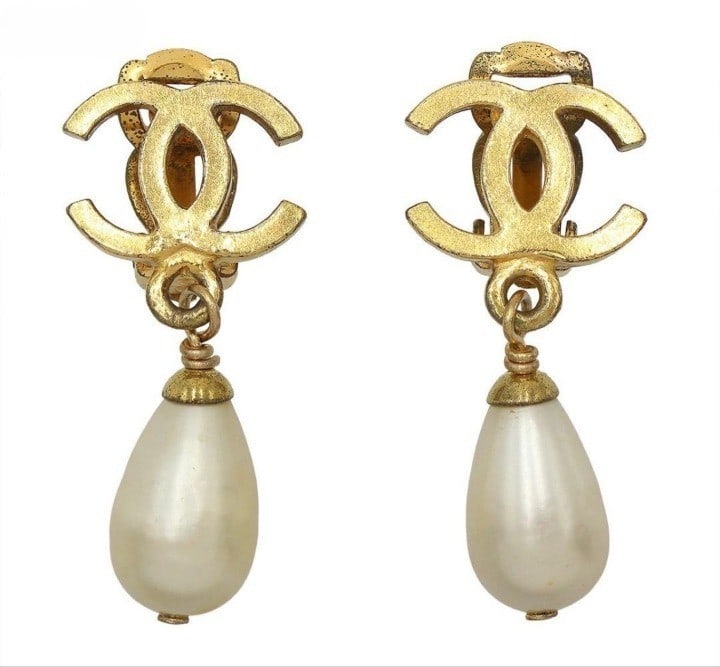 Vintage CHANEL 95A Coco Mark CC Faux Pearl Teardrop Dangle Earring Gold tone (1 of 5)