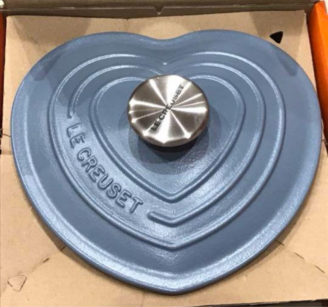 LE CREUSET d'Amour Mineral Blue Cocotte 20 Cast Iron Enamel Pot 1.9L New: LE CREUSET d'Amour Mineral Blue Cocotte 20 Cast Iron Enamel Pot 1.9L New Item Specifics: Stove Type Compatibility: Electric Gas Induction Number Of Items In Set: Two-Piece Shape: heart Custom Bundle: