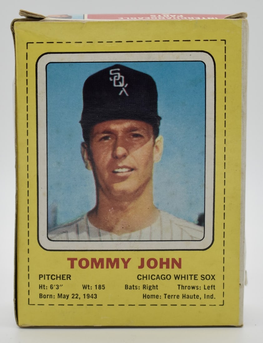 1969 Transogram Tommy John Chicago White Sox Statue w/ Card & Box 209814: 1969 Transogram Tommy John Chicago White Sox Statue w/ Card & Box 209814 1969 Transogram Tommy John Chicago White Sox Statue comes with original card and box, offering a unique piece of baseball