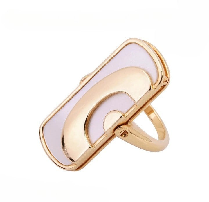 Bvlgari Optical Mother of Pearl 18k Yellow Gold Cocktail Ring EU 52 US 6.25: Bvlgari Optical Mother of Pearl 18k Yellow Gold Cocktail Ring EU 52 US 6.25 Item Specifics: Antique: No Shape: Rectangle Occasion: Anniversary Birthday Christening Christmas Engagement Graduation Moth