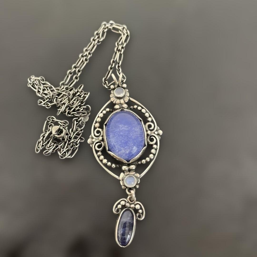 No.646 Sterling Silver Sodalite Rare Necklace Pendant in Georg Jensen: No.646 Sterling Silver Sodalite Rare Necklace Pendant in Georg Jensen Item Specifics: Color: Silver Main Stone Color: Blue Material: Metal Metal: Sterling Silver Main Stone: Sodalite Brand: Georg Jens