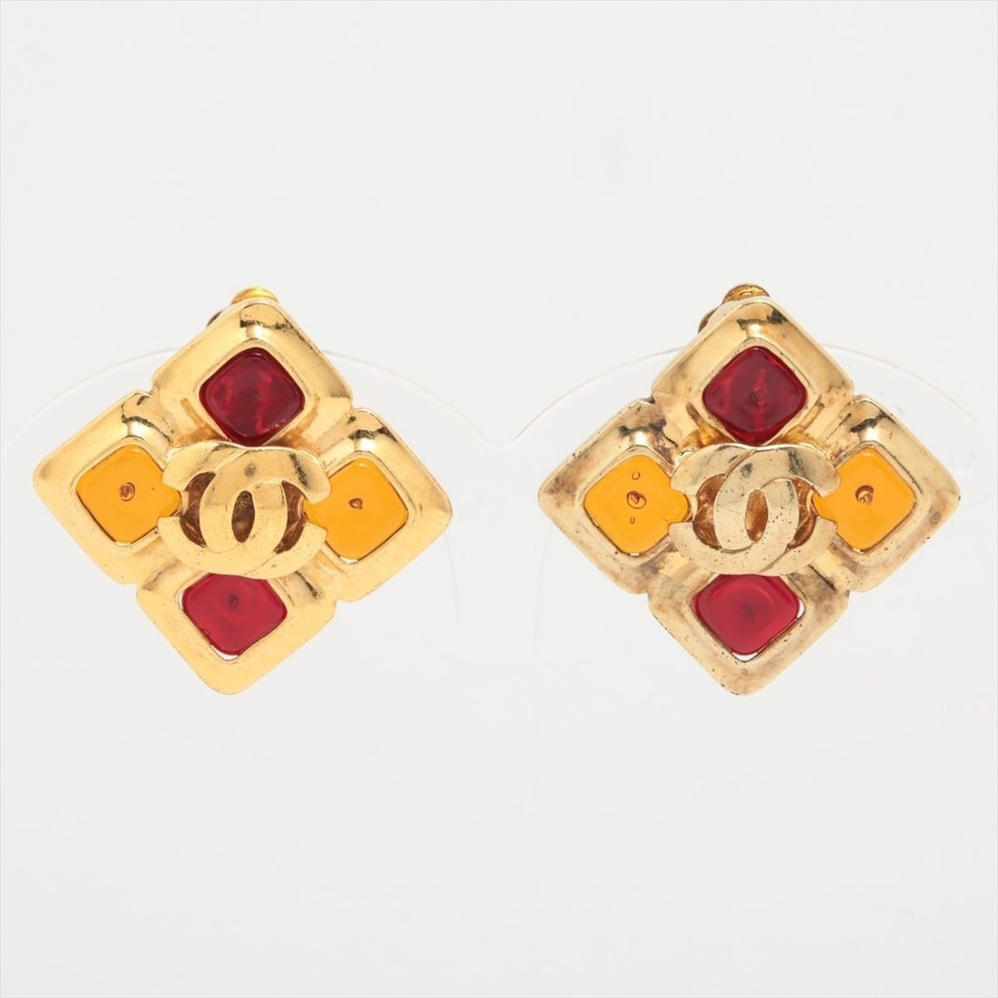Vintage CHANEL 97P Coco Mark CC Gripoix Clip-on Earring Gold Plated: Vintage CHANEL 97P Coco Mark CC Gripoix Clip-on Earring Gold Plated Item Specifics: Brand: CHANEL Type: Earrings Closure: Clip-On Color: Gold Style: Clip Base Metal: Gold Plated Material: Metal Metal: