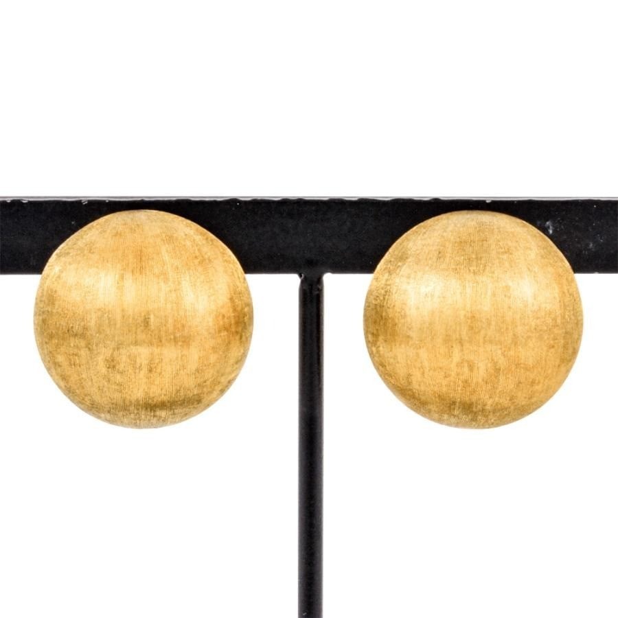 Textured round stud earrings gold clip on 18k yellow Chiampesan 9.7g: Textured round stud earrings gold clip on 18k yellow Chiampesan 9.7g Item Specifics: Antique: No Shape: Round Closure: Clip-On Occasion: Anniversary Birthday Christening Christmas Confirmation/Communi