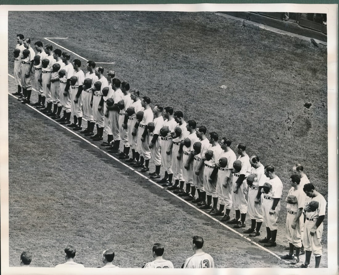 1941 Brooklyn Dodgers Team 8x10 B/ W Wire/ Press Team Photo 150737 (1 of 4)