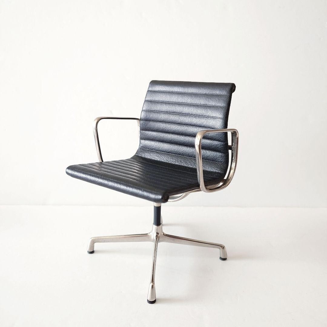Design Vitra Museum Miniature Chair Charles Ray Eames Aluminum Scale (1 of 11)