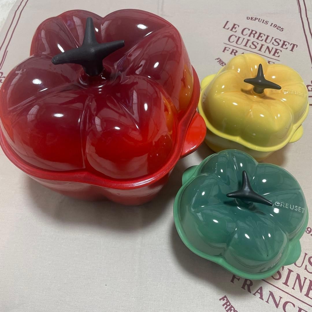Le Creuset Cocotte Set Of 3 Paprika Bell Pepper Cocotte Red Green Yellow (1 of 12)