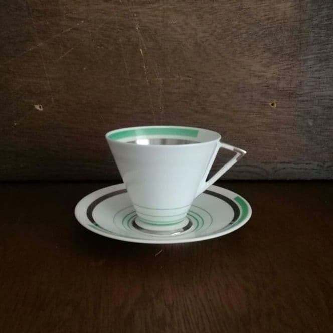 England Porcelain Authentic Antique Saucer Cup Deco Art 1925 SHELLEY: England Porcelain Authentic Antique Saucer Cup Deco Art 1925 SHELLEY Item Specifics: Origin: NA Number Of Items In Set: NA Shape: NA Signed By: NA Occasion: NA Keeps Cold For: NA Vintage: NA Keeps