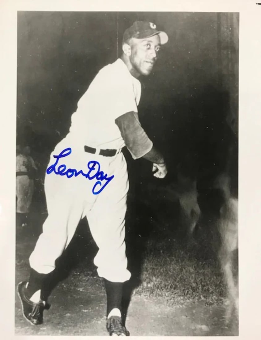 Leon Day Autographed 8x10 Black & White Baseball Photo (1 of 1)