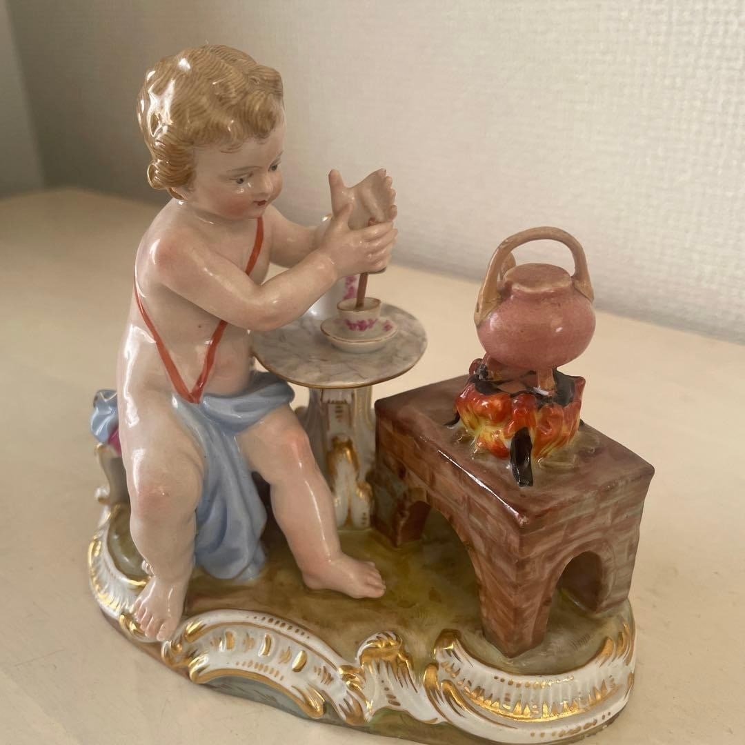 Meissen Angels Making Hot Chocolates Four Elements Fire 19th Century Figurine: Meissen Angels Making Hot Chocolates Four Elements Fire 19th Century Figurine Item Specifics: Artist: Johann Joachim Kaendler Occasion: All Occasions Size: Small Signed: Yes Color: Multicolor