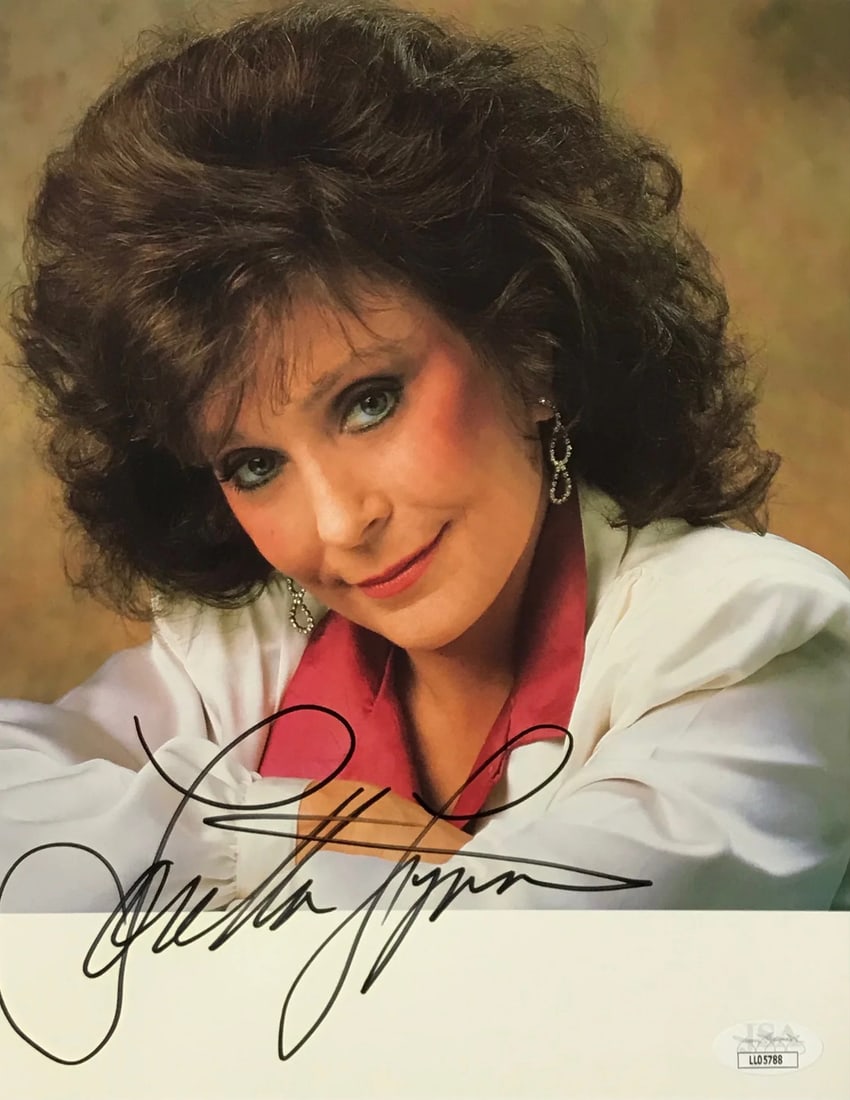 Loretta Lynn Autographed 8x10 Celebrity Card Board Photo (JSA) (1 of 1)
