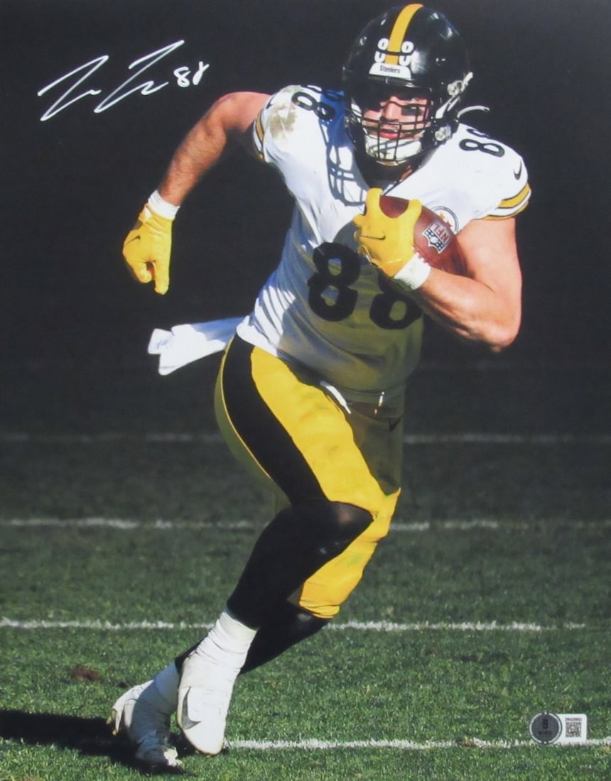 Pittsburgh Steelers Beckett signed photo 11x14 auto Freiermuth Pat: Pittsburgh Steelers Beckett signed photo 11x14 auto Freiermuth Pat Pat Freiermuth's 11x14 photo, signed by the Pittsburgh Steelers tight end, bears his signature in auto. This Beckett-verified photo s