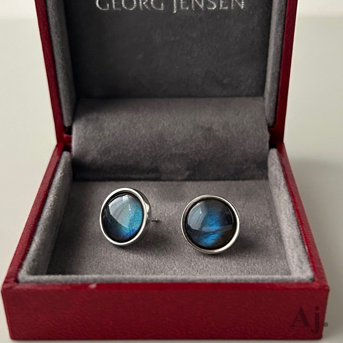 Labradorite Stud Earrings No 301A sterling silver original box: Labradorite Stud Earrings No 301A sterling silver original box Item Specifics: Brand: Georg Jensen Type: Earrings Metal Purity: 925 Main Stone Shape: Round Color: Silver Style: Stud Base Metal: Sterli