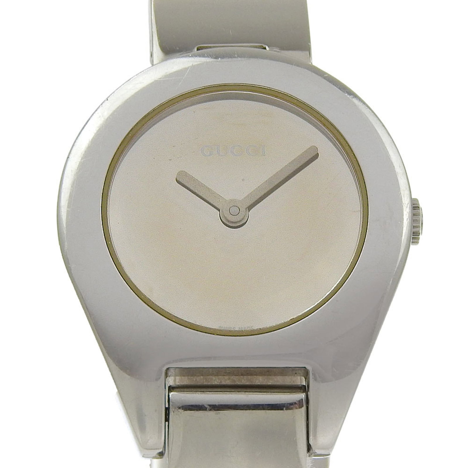 Wristwatch from Gucci: Wristwatch from Gucci Stainless steel case and band give this Gucci wristwatch a sleek, modern look. With its clear dial and 26mm diameter, it's designed to make a statement on any wrist. Traces of us