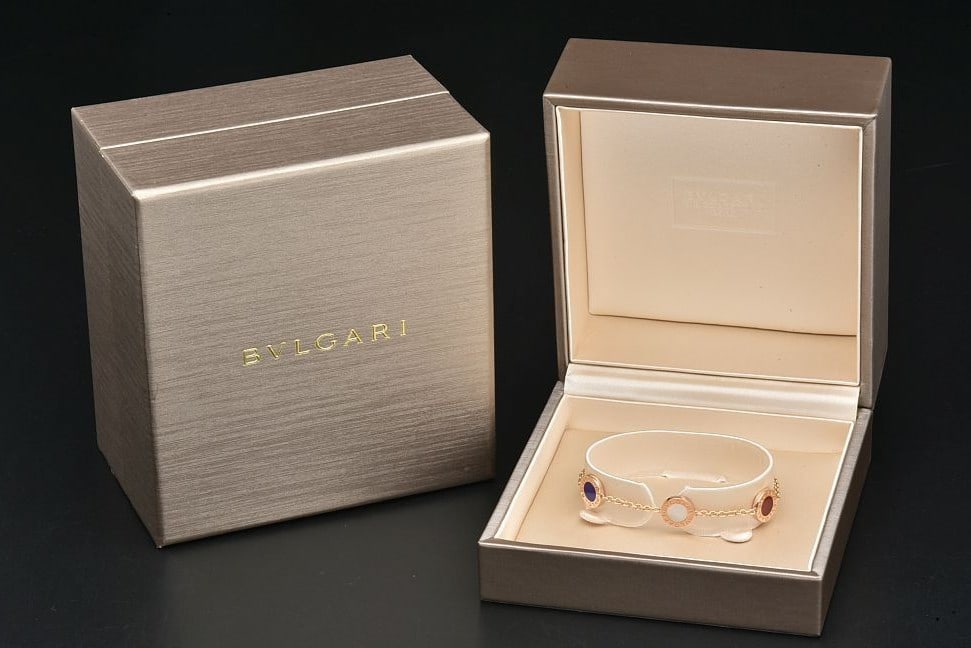 Bvlgari Malachite Mother of Pearl Carnelian Lapis Lazuli 18k Rose Gold Bracelet: Bvlgari Malachite Mother of Pearl Carnelian Lapis Lazuli 18k Rose Gold Bracelet Item Specifics: Antique: No Shape: Round Closure: Lobster Occasion: Anniversary Birthday Christmas Engagement