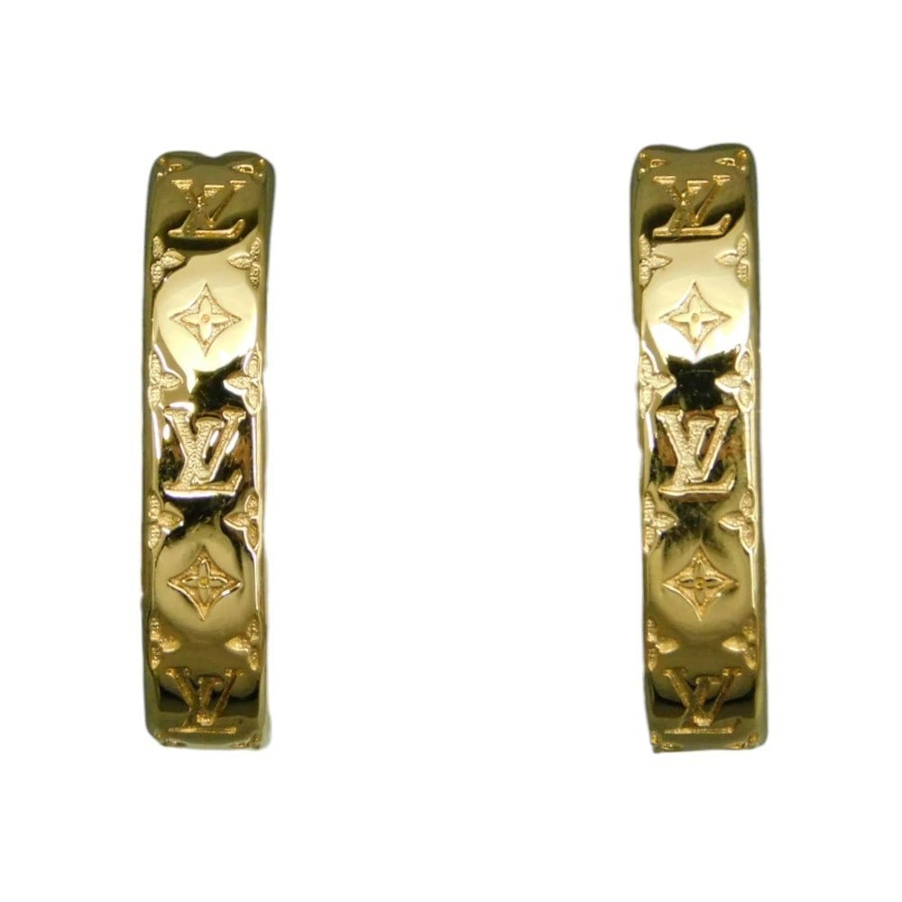 Gold plated piercing earring nanogram Louis Vuitton M01242: Gold plated piercing earring nanogram Louis Vuitton M01242 Item Specifics: Brand: Louis Vuitton Type: Earrings Closure: Stud Color: Gold Style: earring Material: Metal Metal: Gold Plated Product Discl