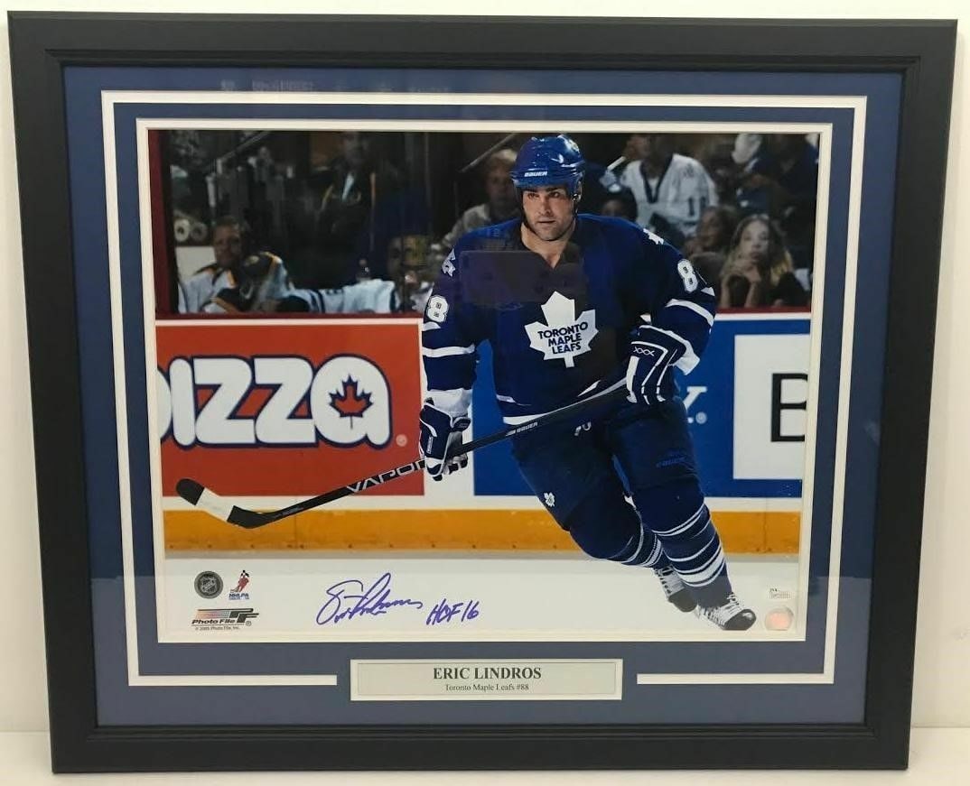 Maple Leafs Eric Lindros 130840 Photo Framed Signed Autographed: Maple Leafs Eric Lindros 130840 Photo Framed Signed Autographed Item Specifics: Sport: Hockey Product: Photo Original/Reprint: Original Team: Toronto Maple Leafs Autograph Authentication: JSA League: 