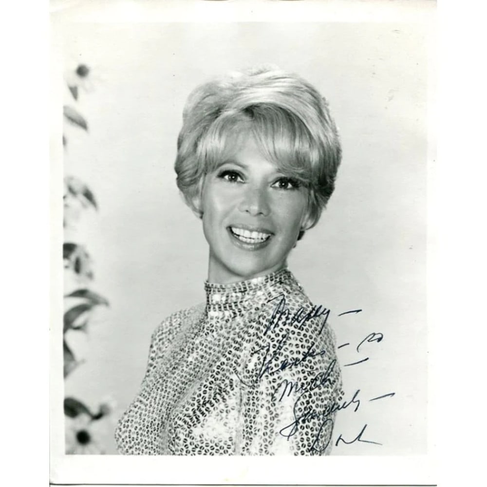 Dinah Shore Autographed 8x10 Photo: Dinah Shore Autographed 8x10 Photo Item Specifics: This 8x10 photo was hand signed by Dinah Shore This photo has been personalized. Product Disclaimer: Not affiliated with studios or IP owners; items