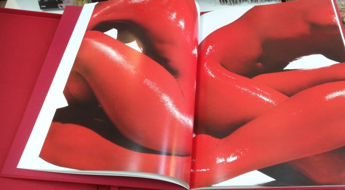 RED NUDE PHOTO BOOK SIGNED BY MICHAEL THOMPSON LIMITED TO 100: RED NUDE PHOTO BOOK SIGNED BY MICHAEL THOMPSON LIMITED TO 100 Item Specifics: Book Title: RED NUDE Topic: Nude Format: Hardcover Type: Picture Book Original Language: English Author: Michael Thompson 
