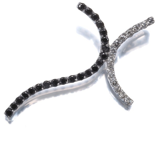 Diamond cross pendant in white gold 18K with clear black diamond.: Diamond cross pendant in white gold 18K with clear black diamond. White gold 18K cross pendant boasts a striking design, featuring a natural diamond set into the center. The clear black diamonds add d