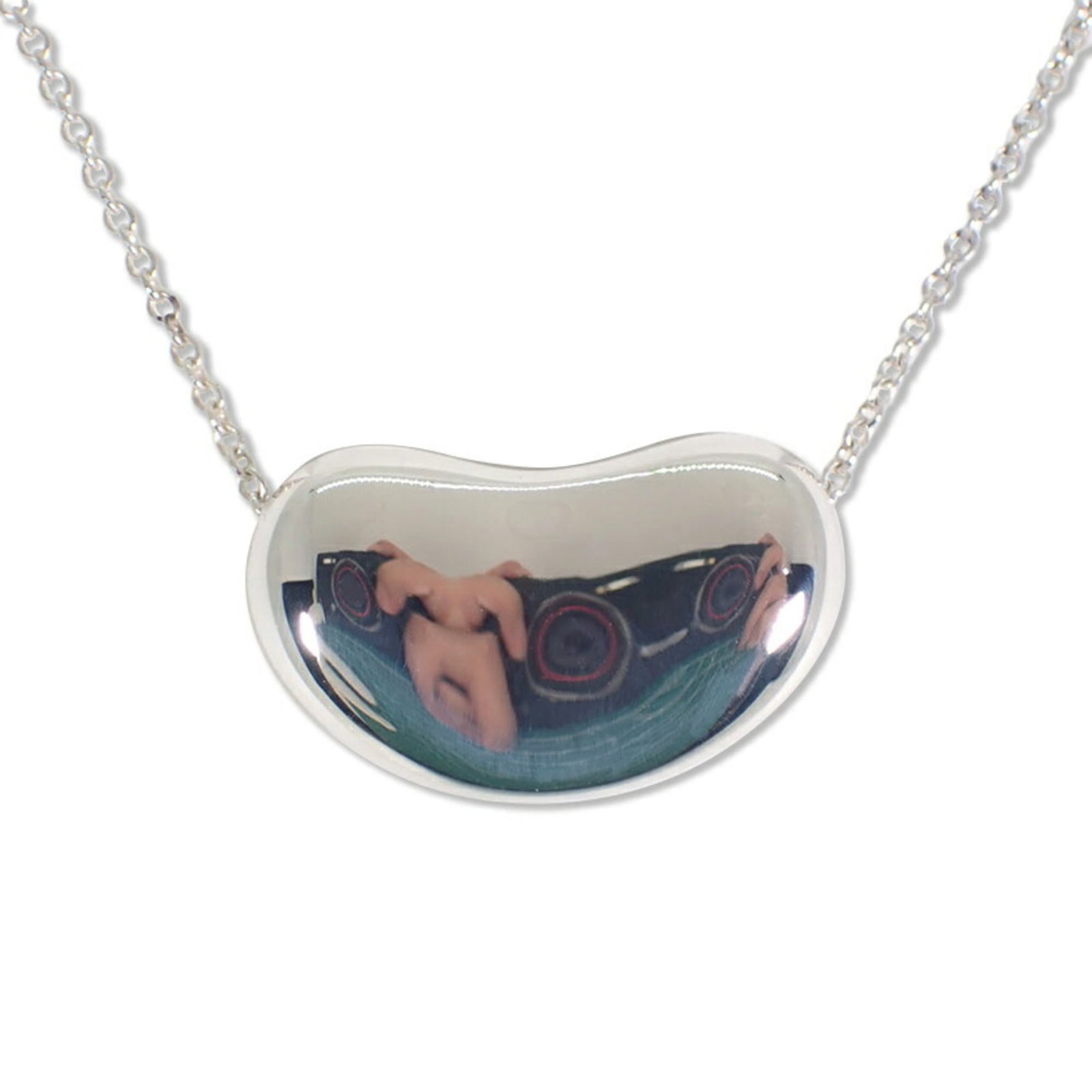 Bean Pendant 925 Necklace of Tiffany: Bean Pendant 925 Necklace of Tiffany Sterling silver 925 Necklace of Tiffany features a beautiful bean pendant, measuring 11.6mm x 19.1mm. The necklace has a comfortable neck circumference of 41 cm /