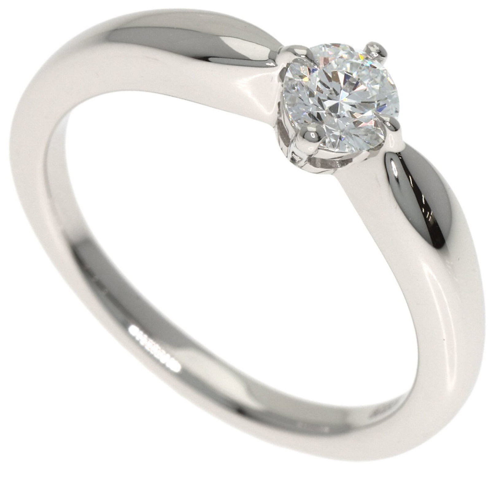 Bvlgari Band Ring Platinum 950: Bvlgari Band Ring Platinum 950 Platinum 950 band ring from Bvlgari features a diamond stone, available in US size 4.5 and JP size 8. This elegant piece showcases the luxury of platinum craftsmanship.