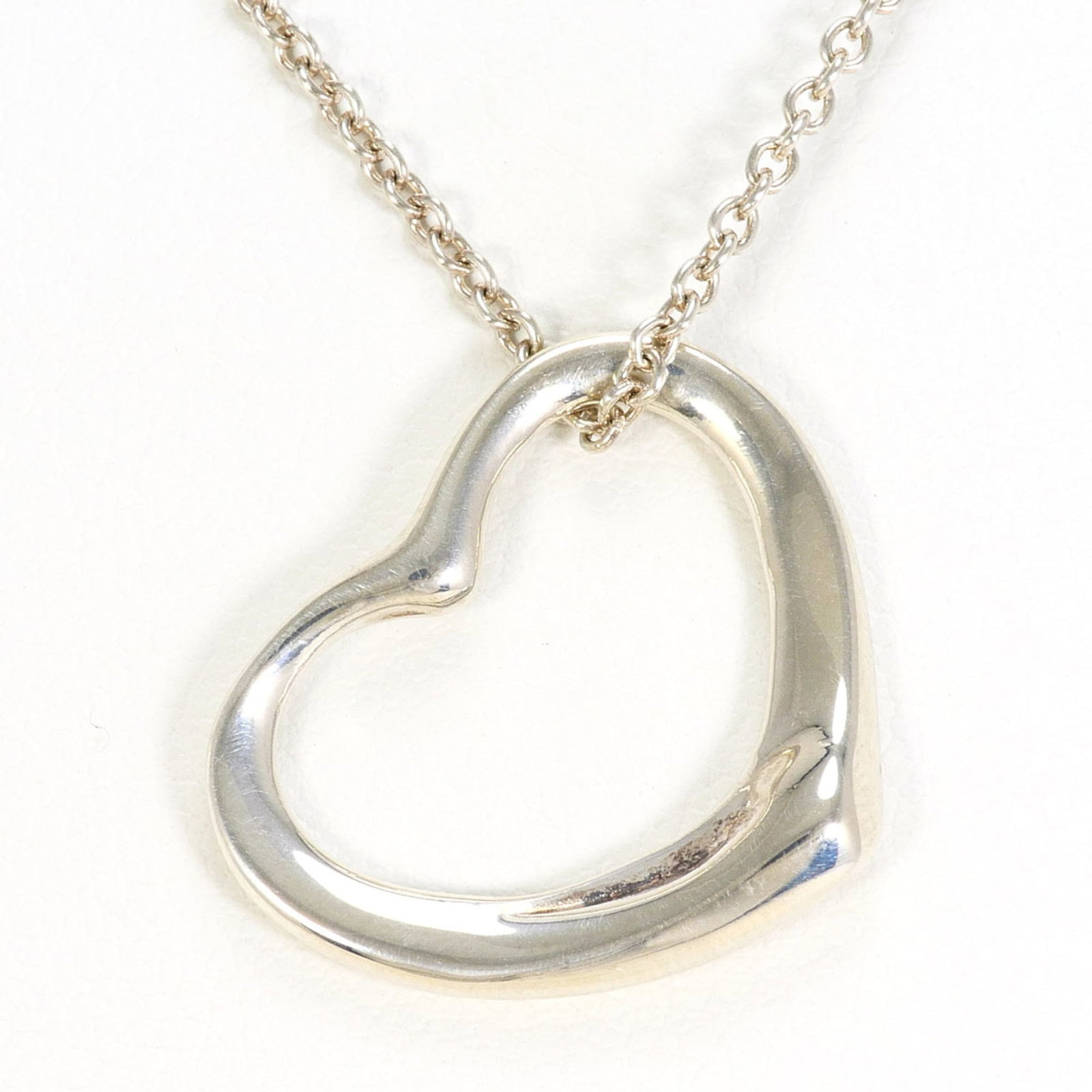 Tiffany & Co. 925 Sterling Silver Necklace Approx. 41Cm Total Weight: 4.2G Like New: Tiffany & Co. 925 Sterling Silver Necklace Approx. 41Cm Total Weight: 4.2G Like New Tiffany & Co. 925 Sterling Silver Necklace features a striking design with a pendant measuring 17mm x 21mm,