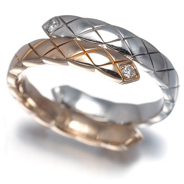 Small Diamond Ring White Rose Gold 750 Coco Crush Chanel: Small Diamond Ring White Rose Gold 750 Coco Crush Chanel Small Diamond Ring in Multi-Tone White Gold, featuring a natural diamond and the iconic Coco Crush design from CHANEL. This elegant ring