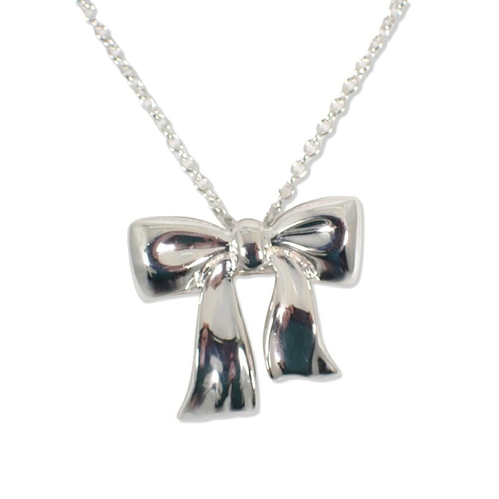 Tiffany 925 Ribbon Pendant Necklace: Tiffany 925 Ribbon Pendant Necklace Sterling silver 925 Ribbon Pendant Necklace in a timeless design, featuring a pendant size of 13.4mm x 15.5mm and a neck circumference of 41 cm / 16.14''. The