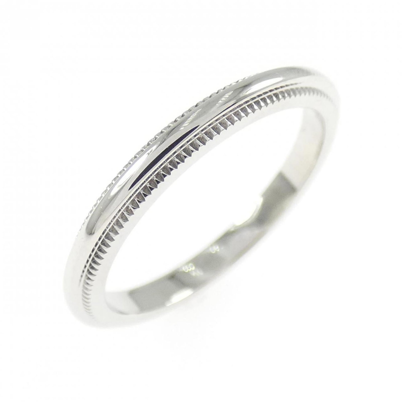 Tiffany platinum ring band: Tiffany platinum ring band Made from high-quality platinum, this Tiffany ring band boasts a sleek and sophisticated design. The 1.9mm width provides a delicate yet substantial presence on the finger,