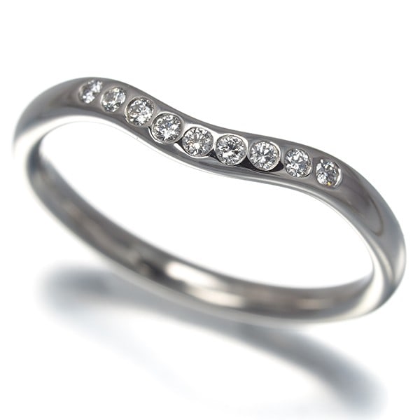 Tiffany&Co. Ring Diamond Curved Band 9P Us5 950 Platinum: Tiffany&Co. Ring Diamond Curved Band 9P Us5 950 Platinum Platinum ring from Tiffany&Co. featuring a natural diamond set in a curved band, weighing 3.1g and measuring 2.2mm in width. The ring boasts a