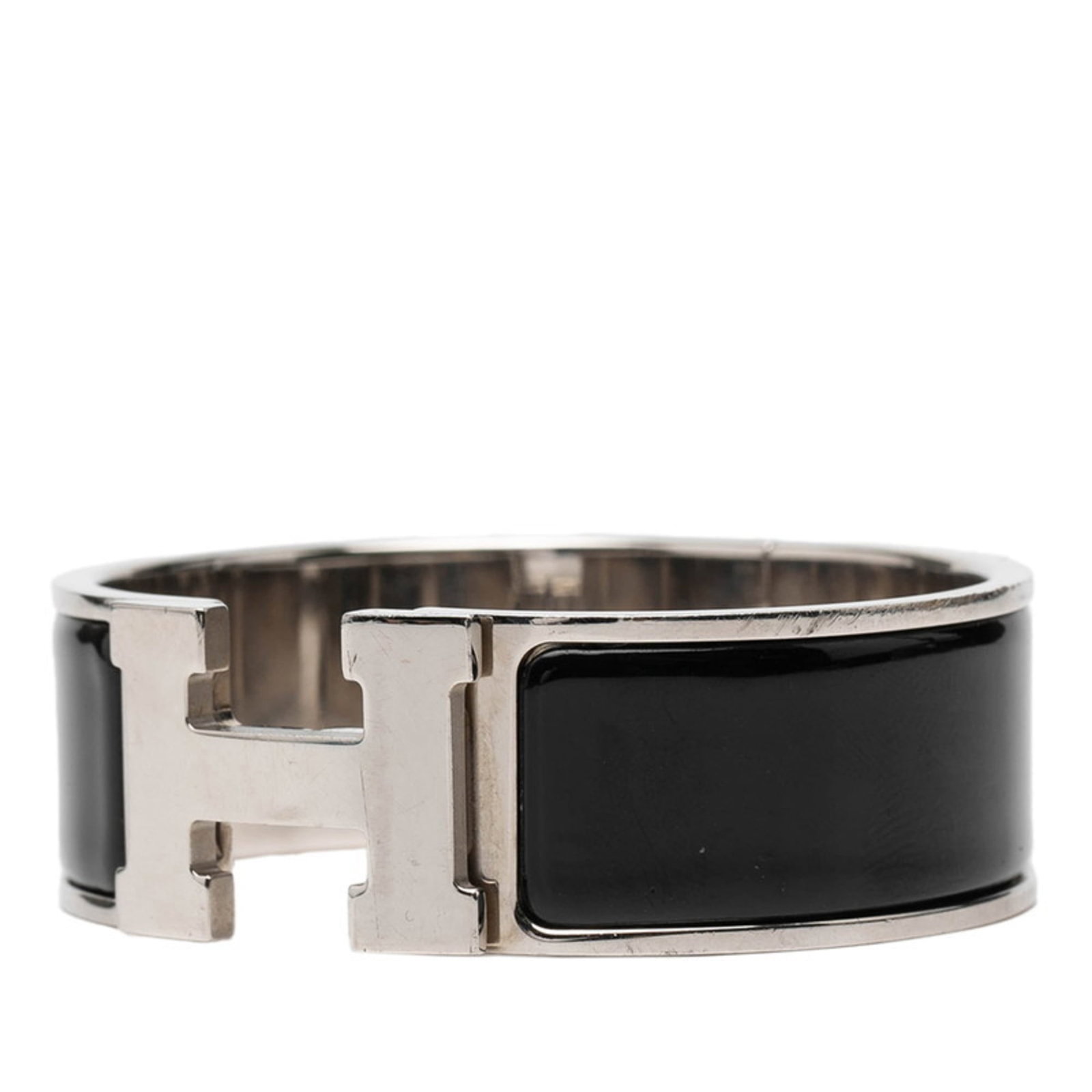 Metal Charm Hermes Bracelet: Metal Charm Hermes Bracelet Metal Charm Hermes Bracelet, featuring a sleek black and silver design. This 16cm charm bracelet boasts a classic style with a metal material construction. The subtle