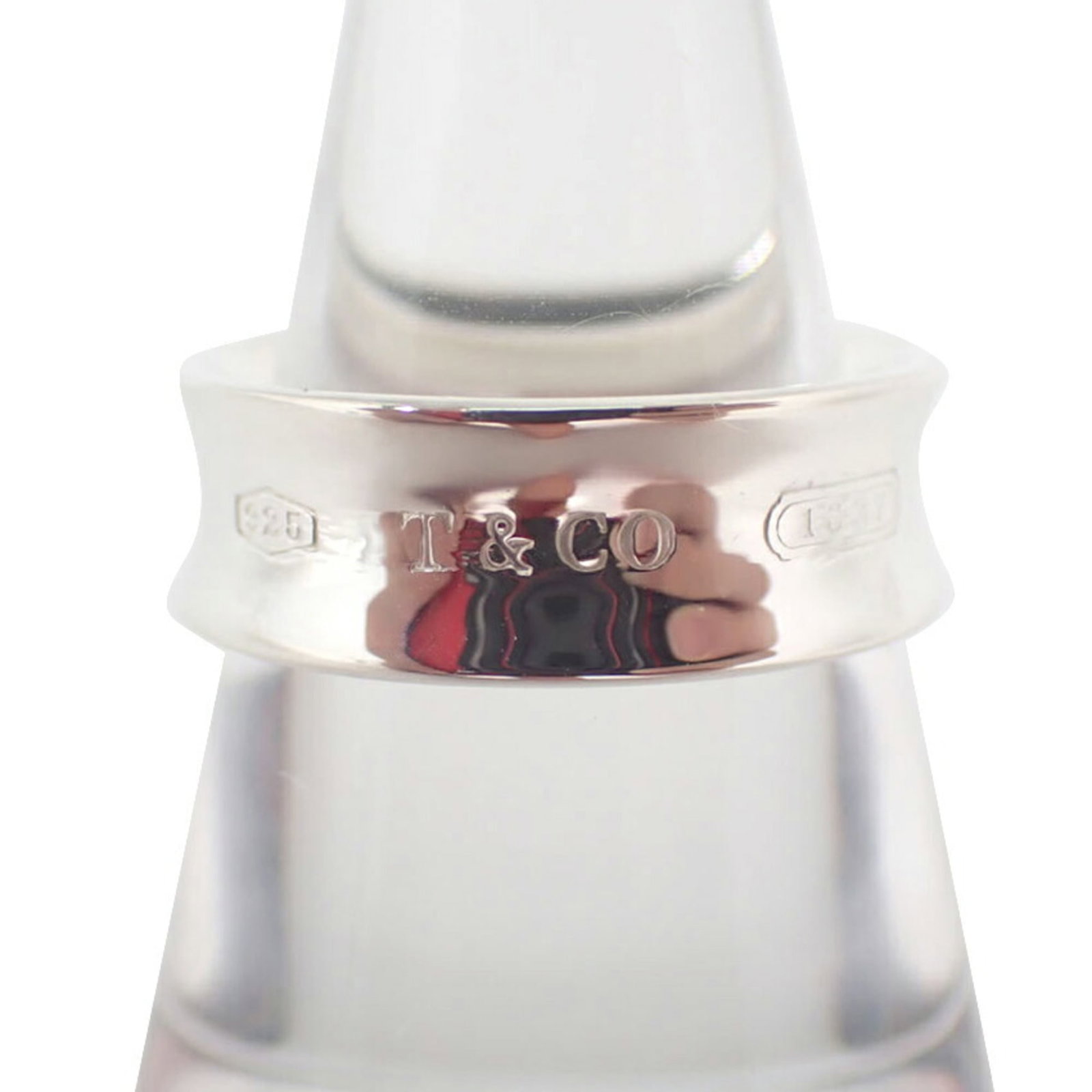 Sterling Silver Tiffany Band Ring 925: Sterling Silver Tiffany Band Ring 925 Sterling silver Tiffany band ring, crafted from high-quality material, features the brand's signature style. This women's ring boasts a classic design with a