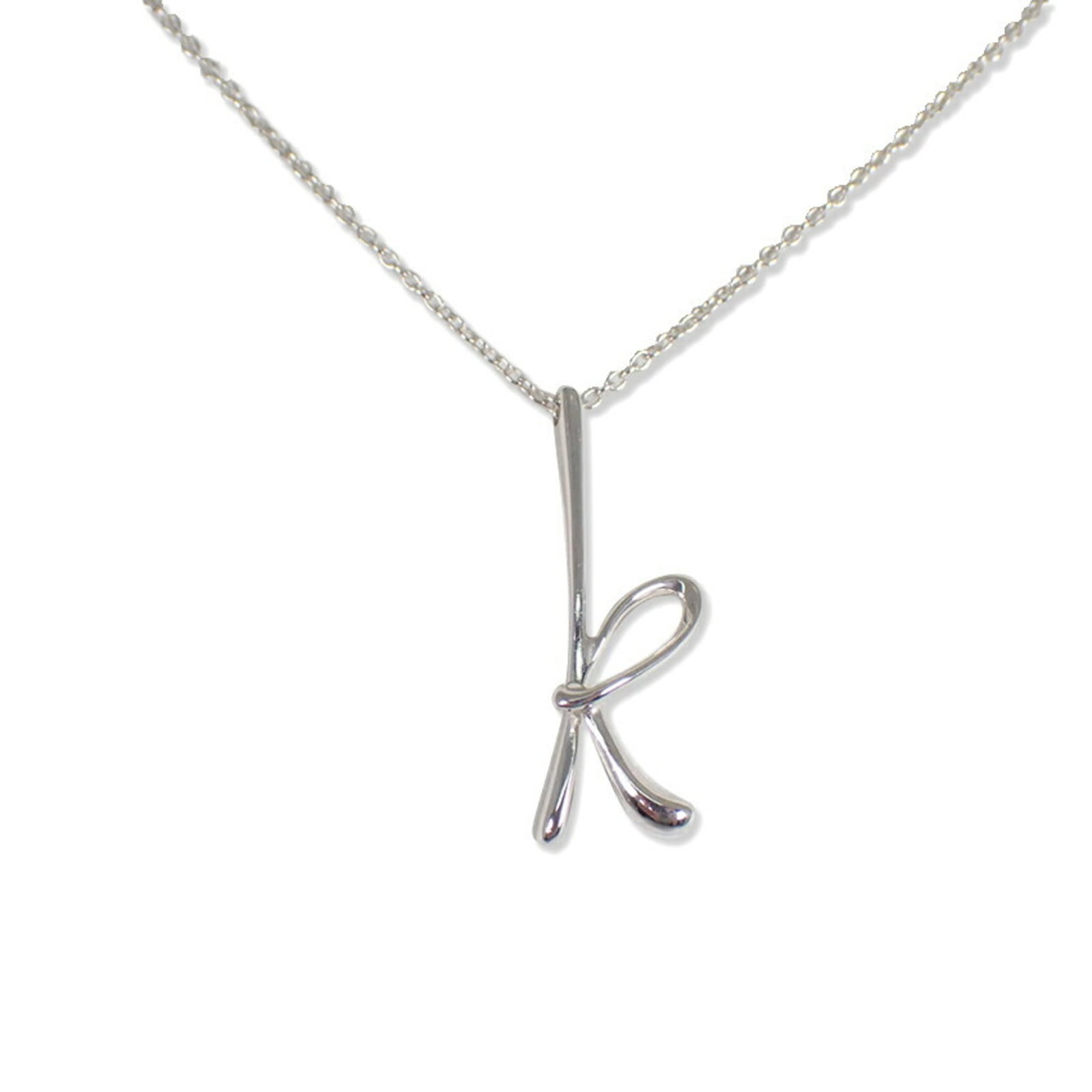 Initial 925 Necklace Pendant Tiffany Co: Initial 925 Necklace Pendant Tiffany Co Sterling silver 925 necklace pendant from Tiffany Co, featuring a classic design with a timeless appeal. The necklace measures 43.5 cm in circumference and