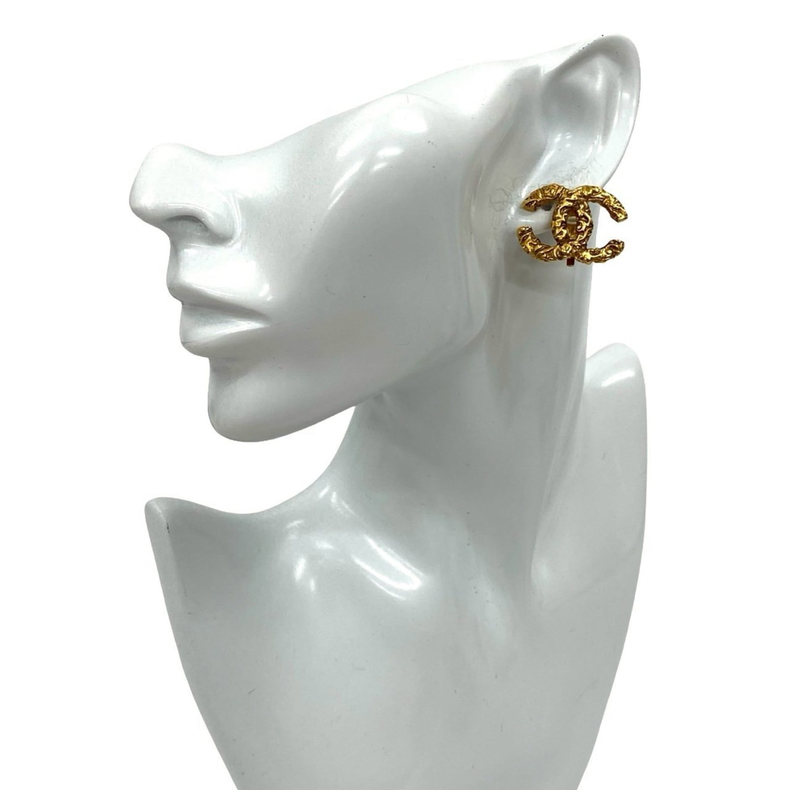 Chanel Clip Earrings Gold Plating: Chanel Clip Earrings Gold Plating Chanel Clip Earrings Gold Plating - A luxurious touch for your everyday look, these gold-plated clip earrings are crafted with attention to detail and feature a