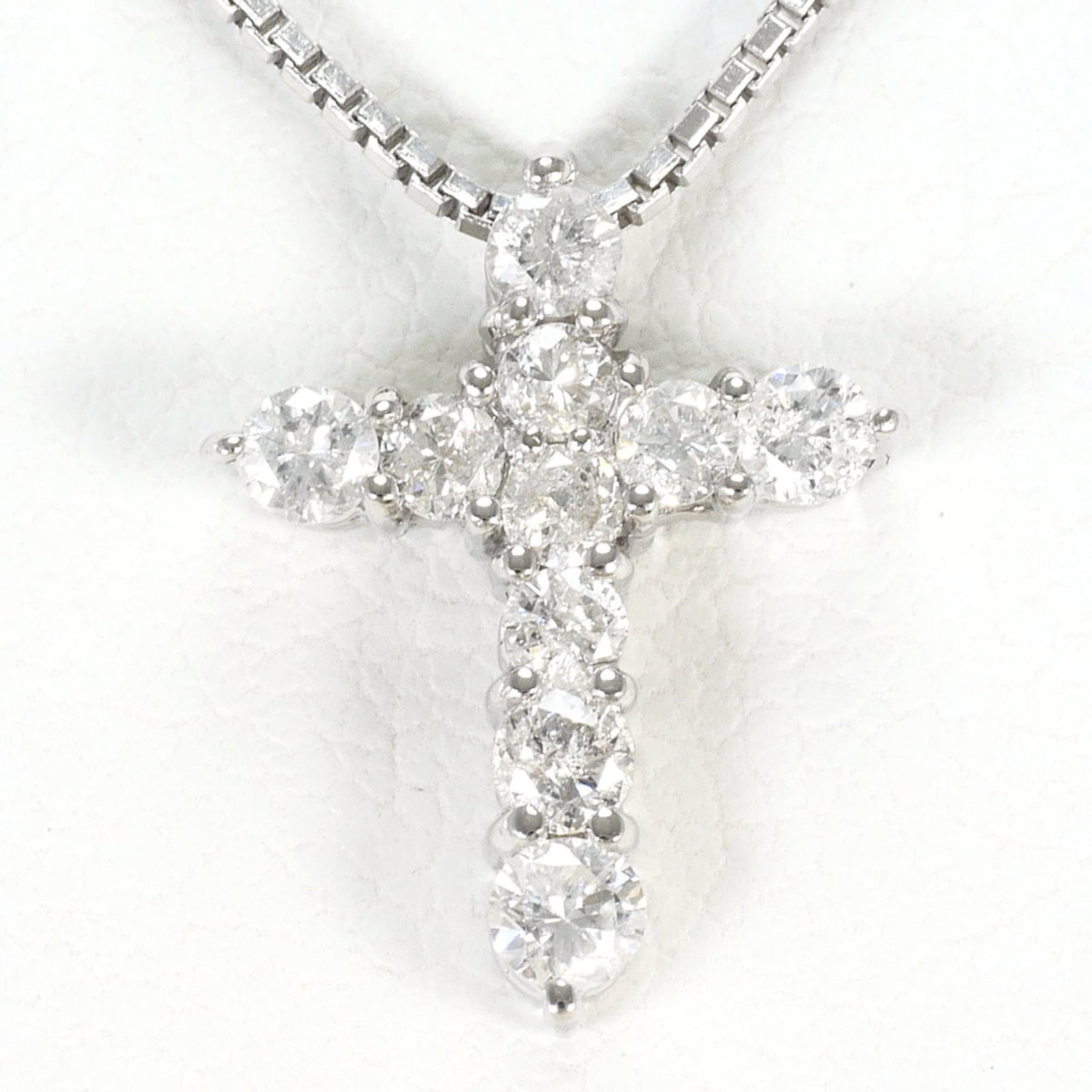 Pt900 Platinum 18K White Gold Necklace With 0.30Ct Diamond Total Weight 2.9G 40Cm Length Jewelry: Pt900 Platinum 18K White Gold Necklace With 0.30Ct Diamond Total Weight 2.9G 40Cm Length Jewelry Platinum 18K White Gold Necklace With 0.30Ct Diamond Total Weight 2.9G Features a stunning total
